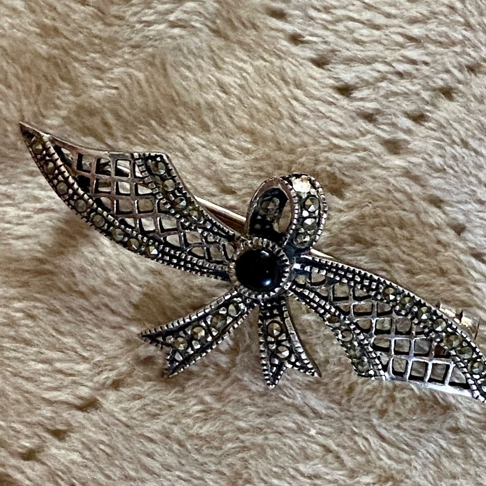 Marcasite & onyx sterling silver vintage brooch